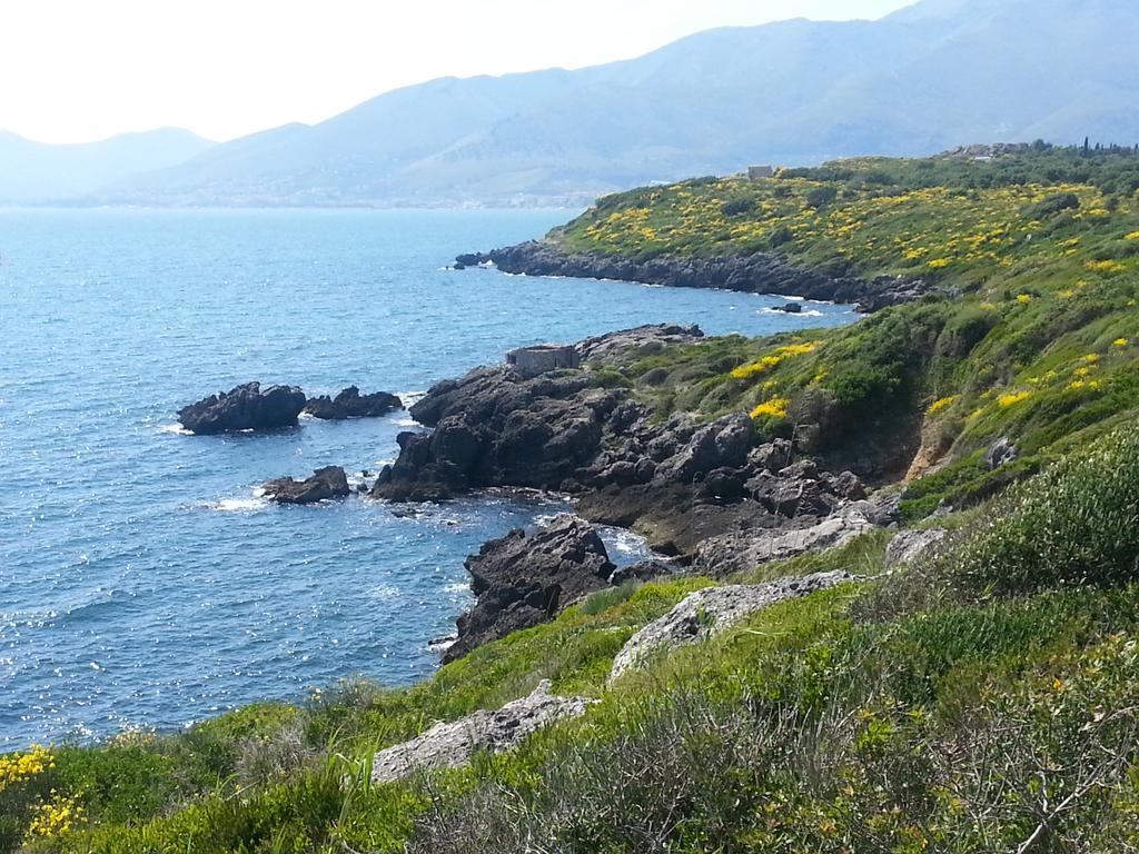 Parco Dei Gerani - Il Monolocale E La Camera - Room And Studio Formia Buitenkant foto