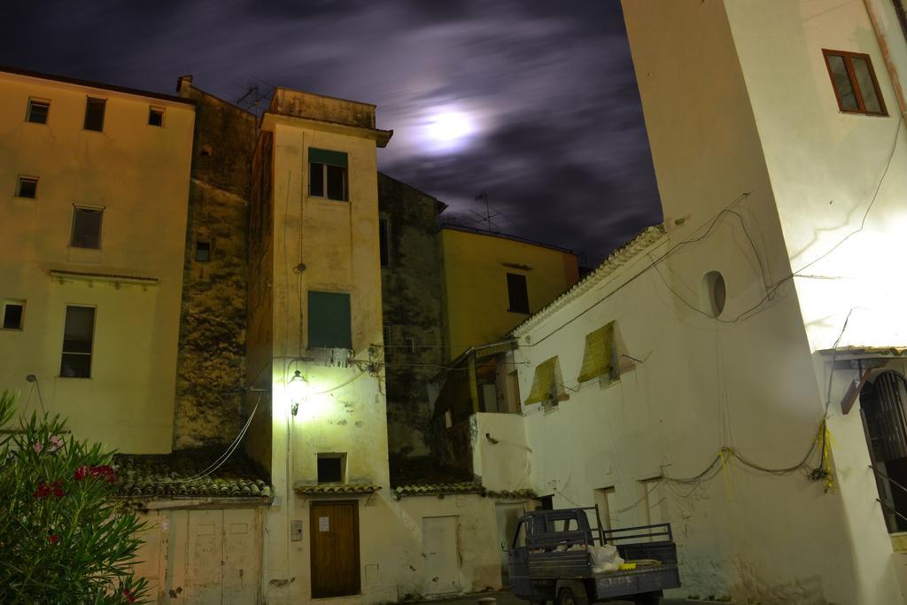 Parco Dei Gerani - Il Monolocale E La Camera - Room And Studio Formia Buitenkant foto